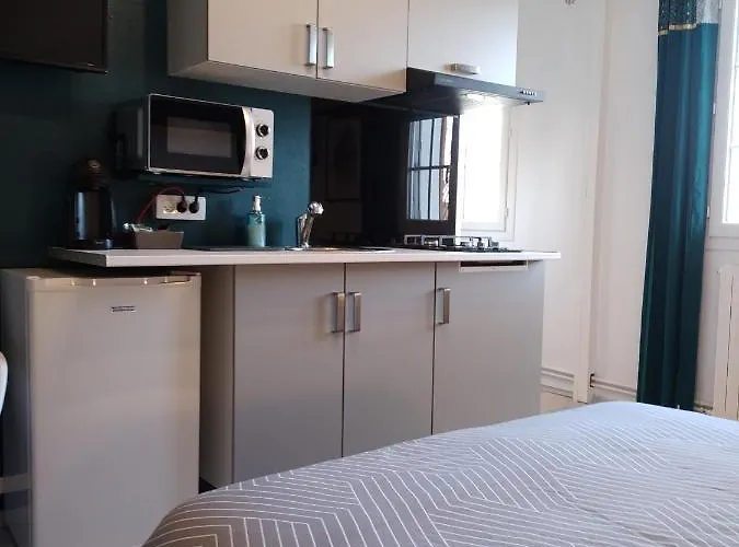 Et D'hotes Les Nuits De Gesnes Bed & Breakfast