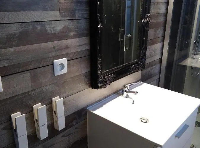 Et D'hotes Les Nuits De Gesnes Bed & Breakfast